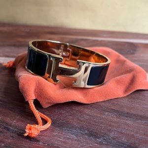 Beautiful Hermès Knock-Off Bracelet